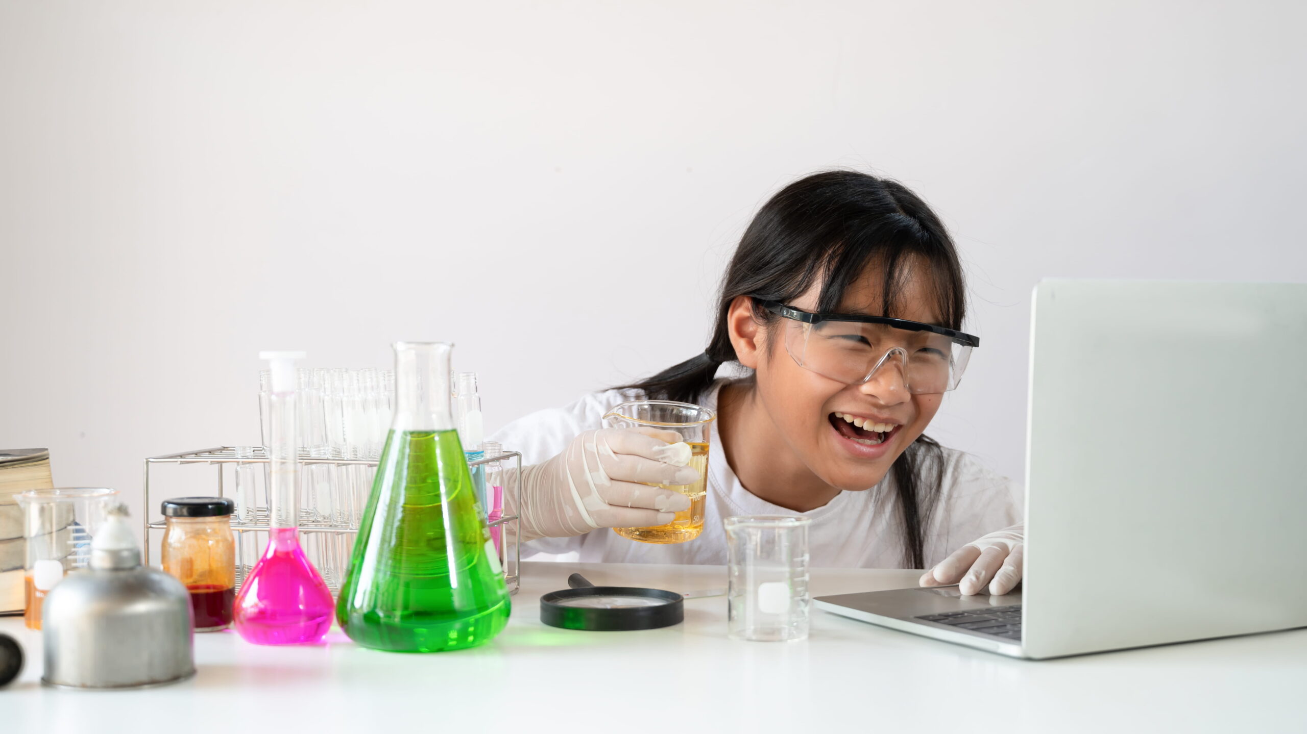 Online Chemistry Tutor – Master Concepts From Anywhere